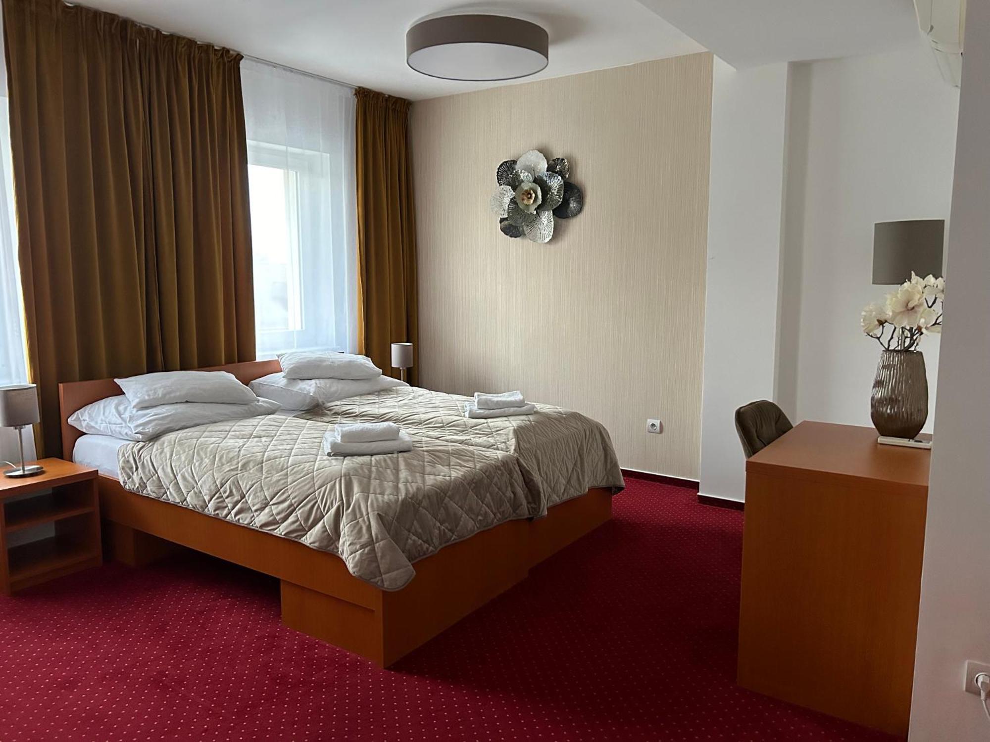 Hotel Evan U Hoffera Topoľčany Eksteriør billede