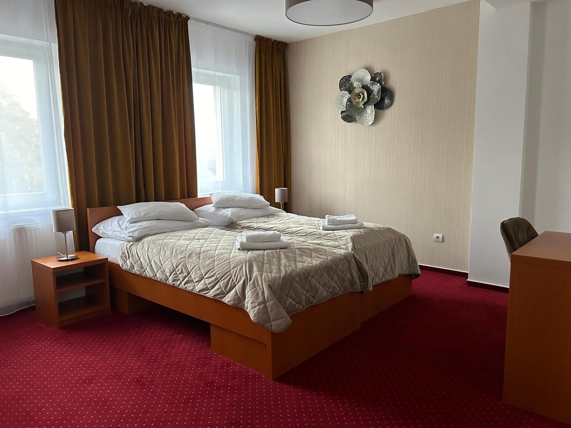 Hotel Evan U Hoffera Topoľčany Eksteriør billede