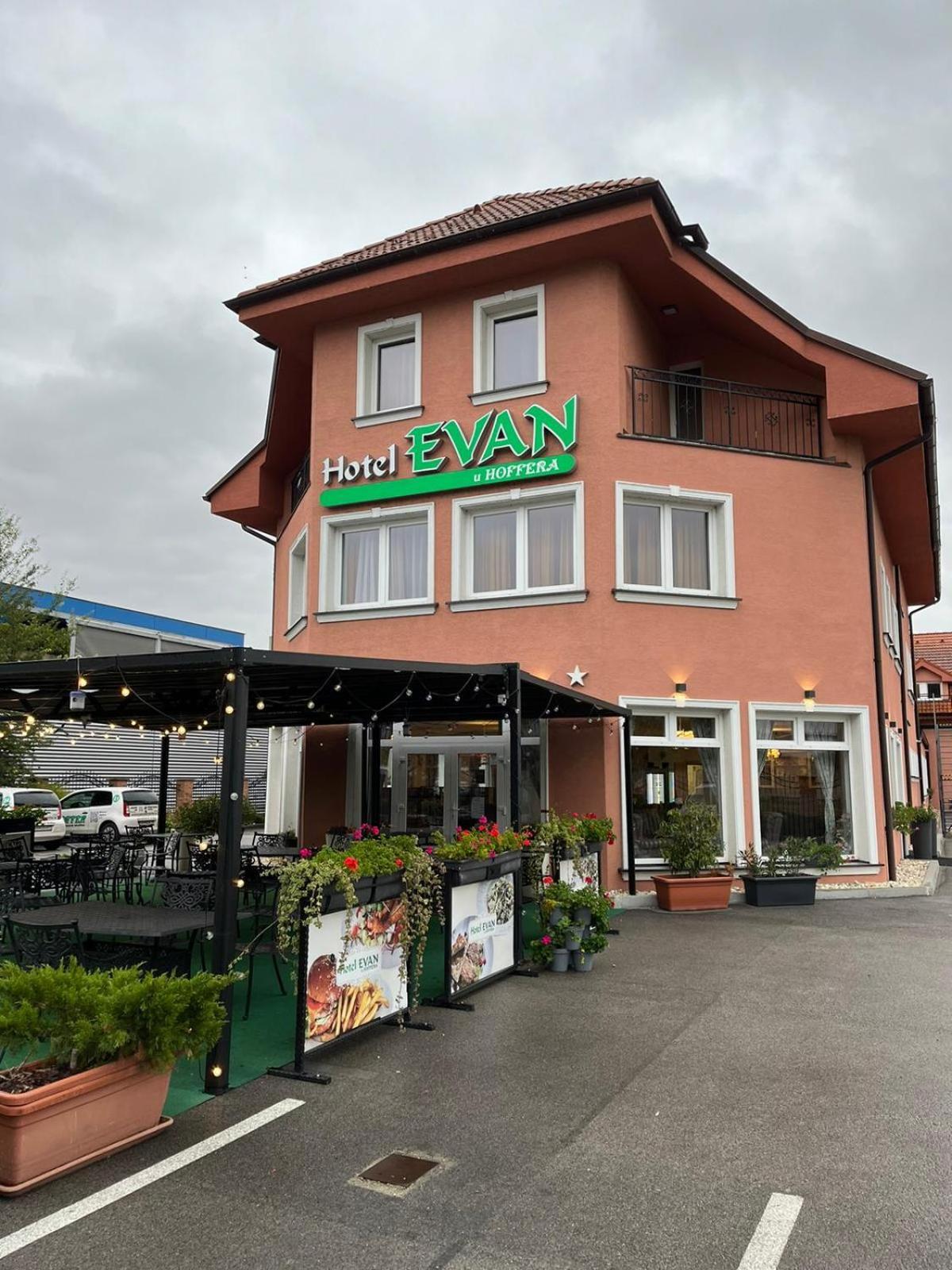 Hotel Evan U Hoffera Topoľčany Eksteriør billede