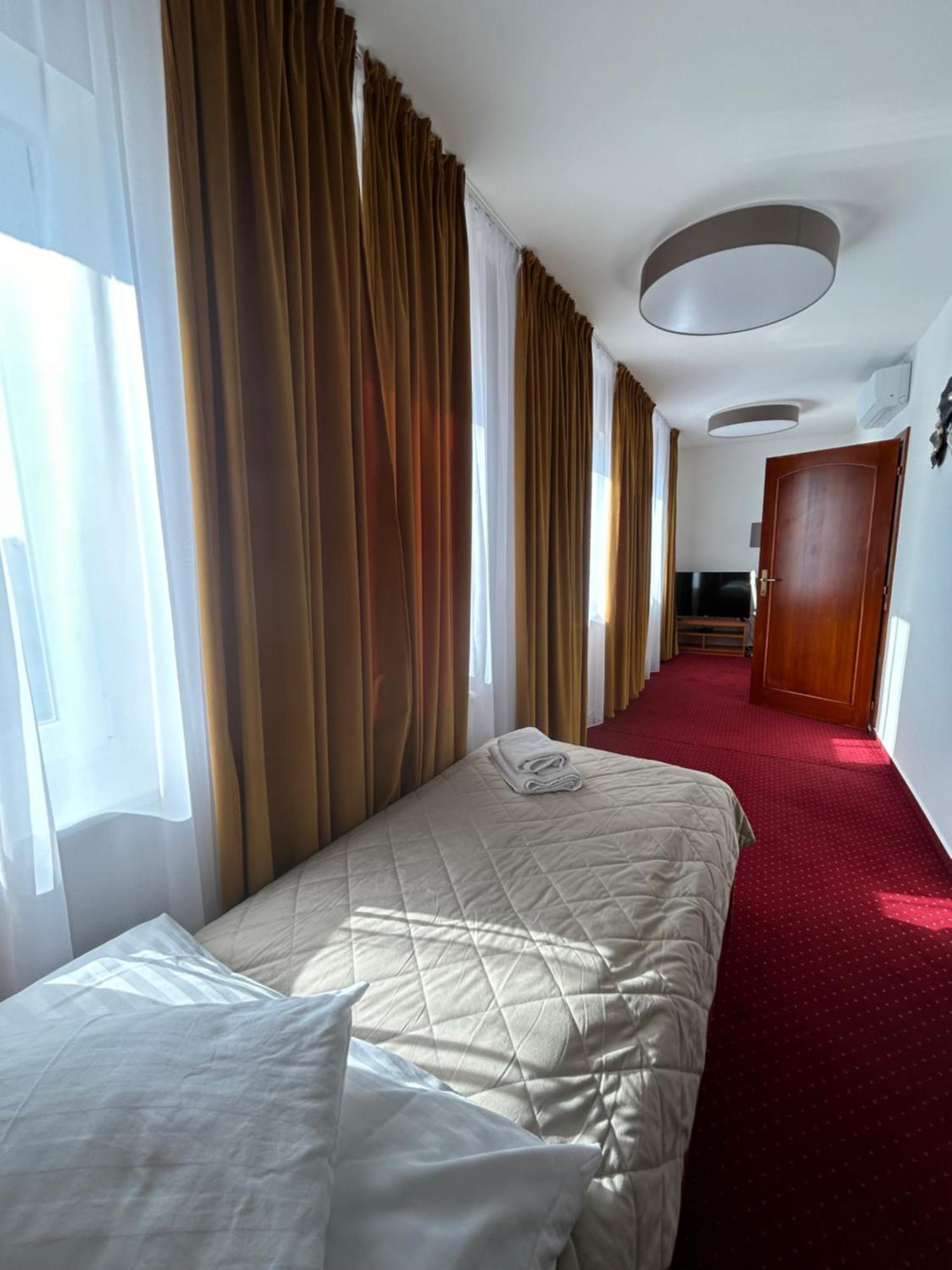 Hotel Evan U Hoffera Topoľčany Eksteriør billede
