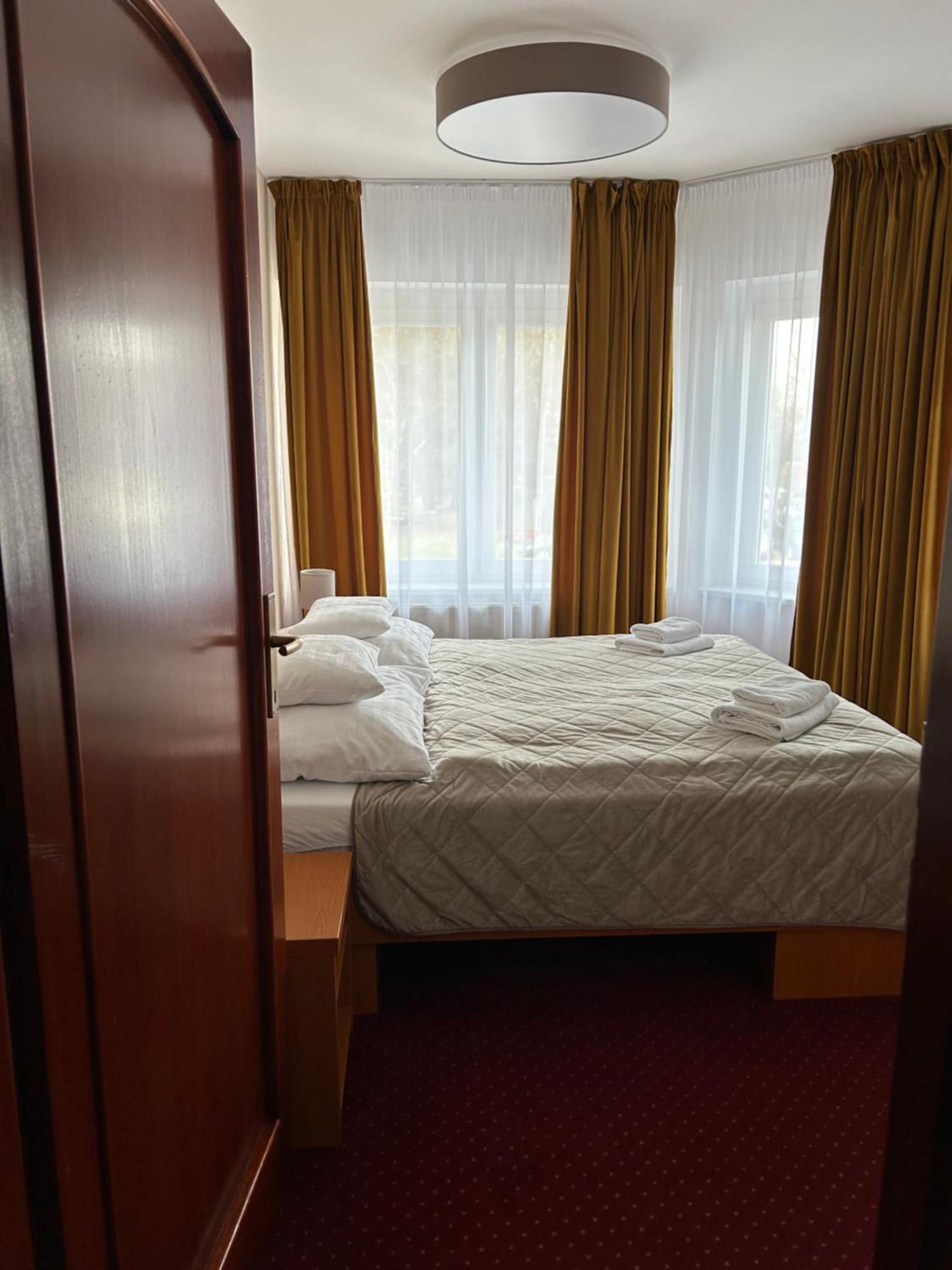 Hotel Evan U Hoffera Topoľčany Eksteriør billede
